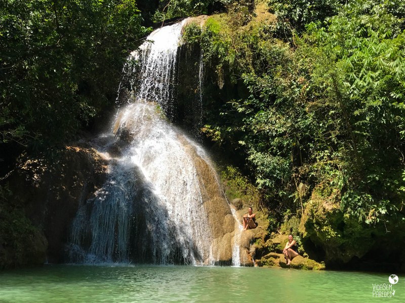 Trilha da cachoeira Poço Azul em Mambaí, Goiás