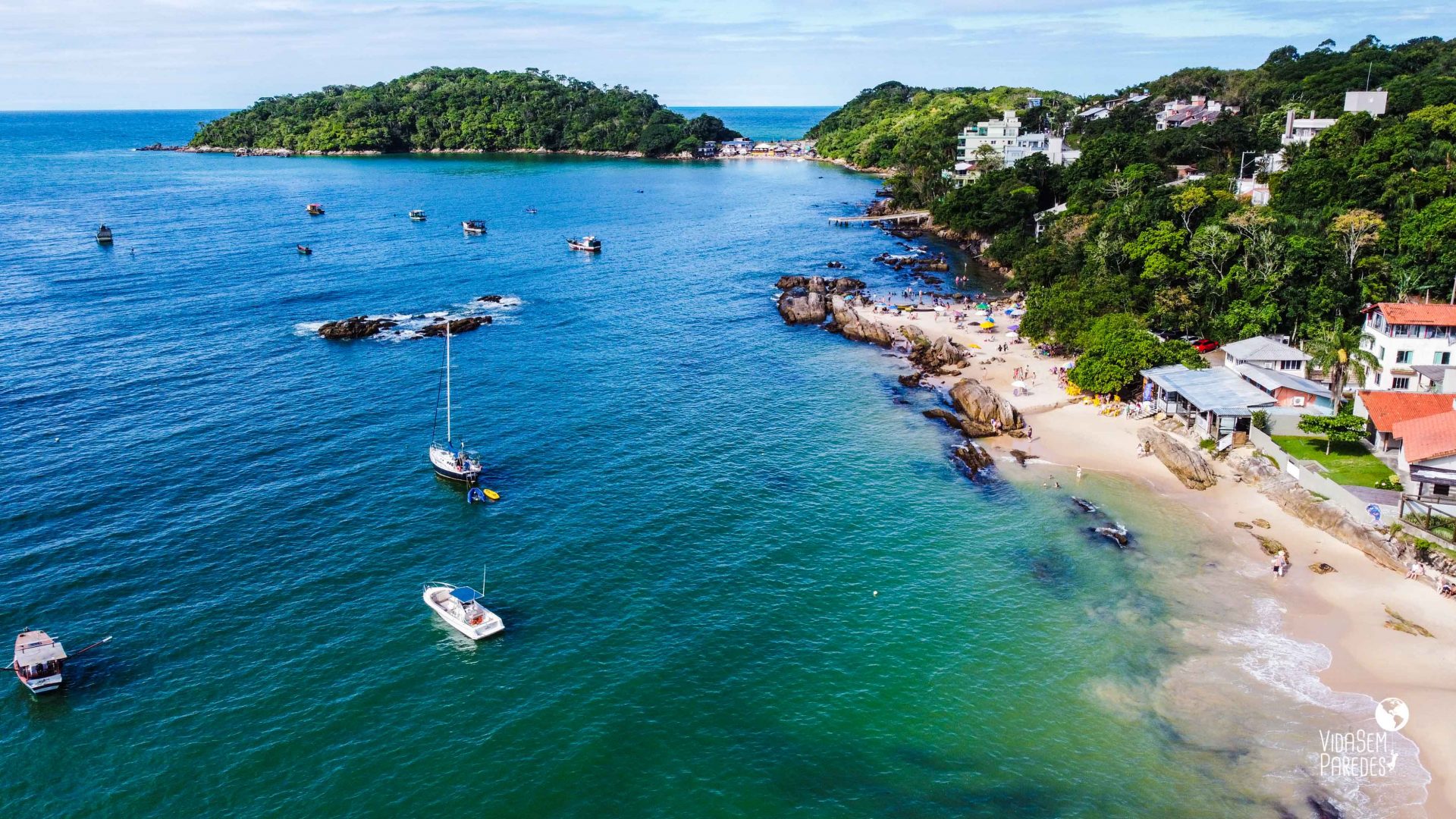 Bombinhas, SC: como chegar e melhores praias para visitar